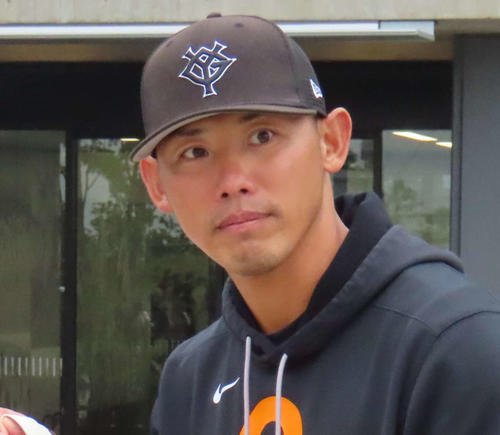 巨人】矢野謙次コーチが元同僚選手の応援を呼びかけ｜日刊スポーツ