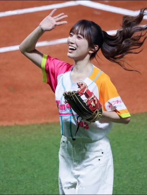 元HKT48、IZ＊ONEの矢吹奈子｢フォームがすごくいい｣“第二の故郷”での