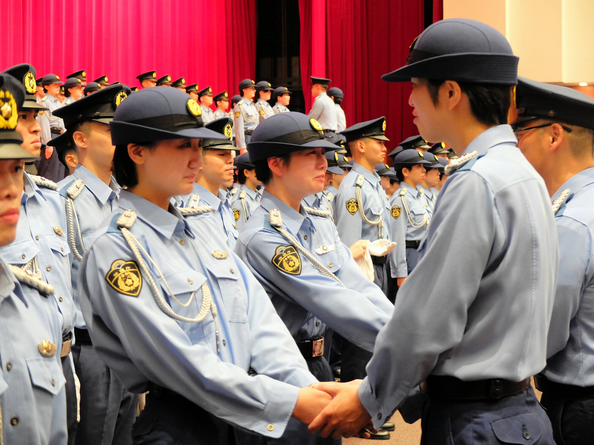 警察官340人が現場に巣立つ 警視庁警察学校で卒業式｜朝日新聞｜朝日